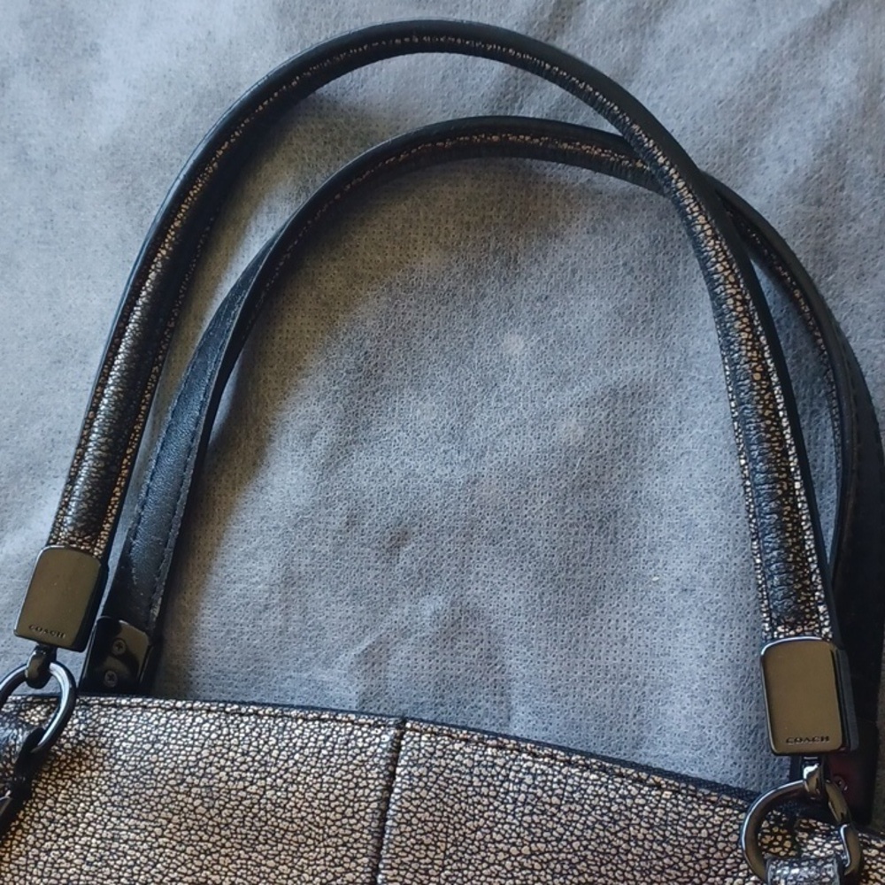 COACH 33736 MEDIUM SIZE GOLD, BLACK LEATHER METALIC HANDBAG - Picture 6 of 12
